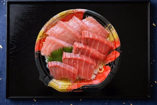 まぐろガッツリ丼 - 赤身・中トロ・大トロを豪快に盛り付けたまぐろ尽くし丼