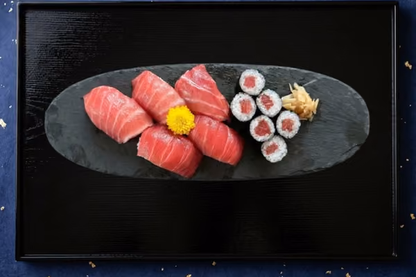 お寿司 まぐろ尽くし - 赤身・中トロ・大トロなどまぐろの部位を食べ比べ