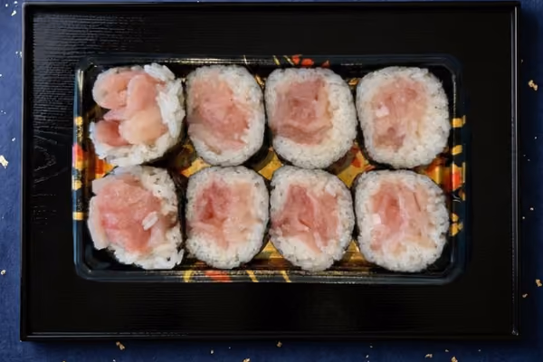 贅沢トロびんちょう鮪太巻き - 脂の乗ったトロびんちょう鮪を贅沢に使用