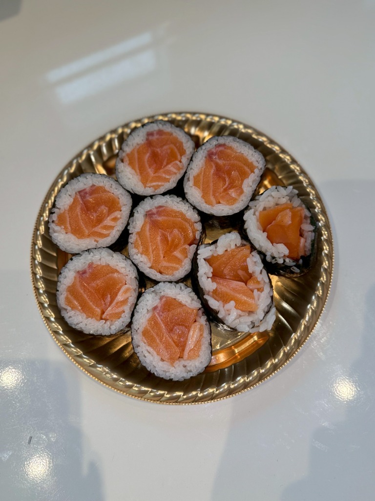 贅沢生サーモン太巻き